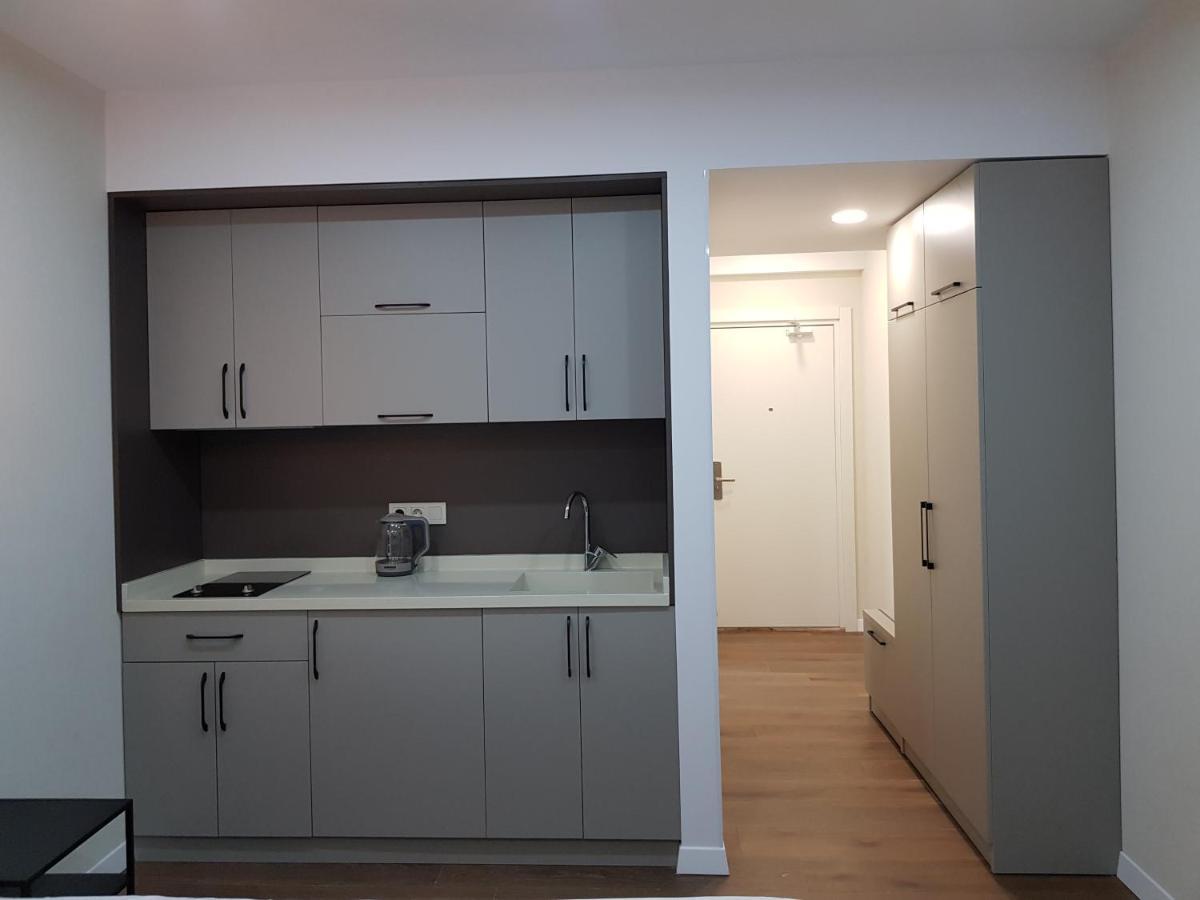 Aliance Apartment On First Line バトゥーミ エクステリア 写真